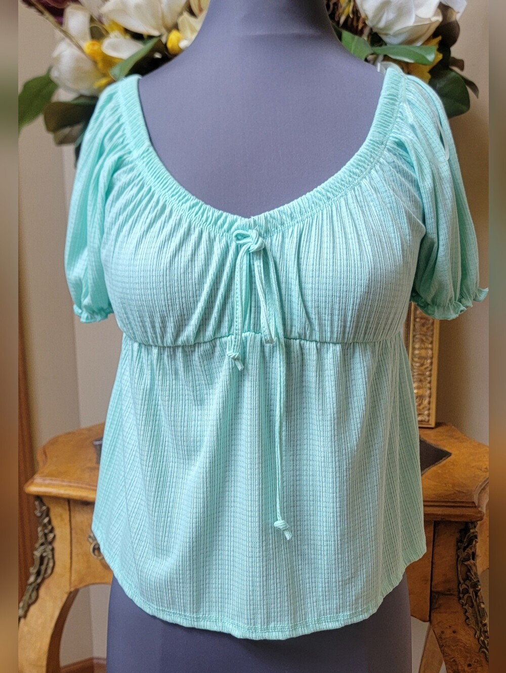 NWT Livi by Olivia Rae Mint Green Ruched Baby Doll Top Scoop Neck Short Sleeve M